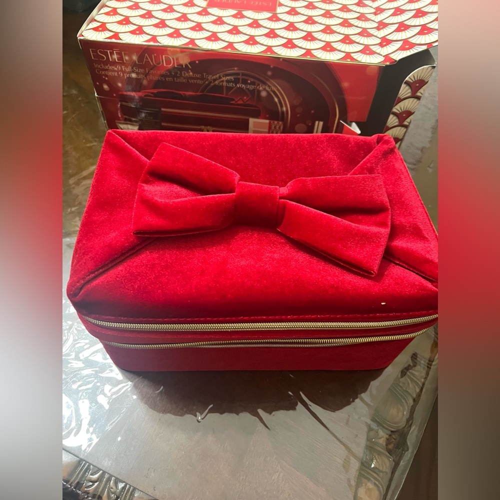 Estee Lauder Red Makeup Set - Picture 3 of 6
